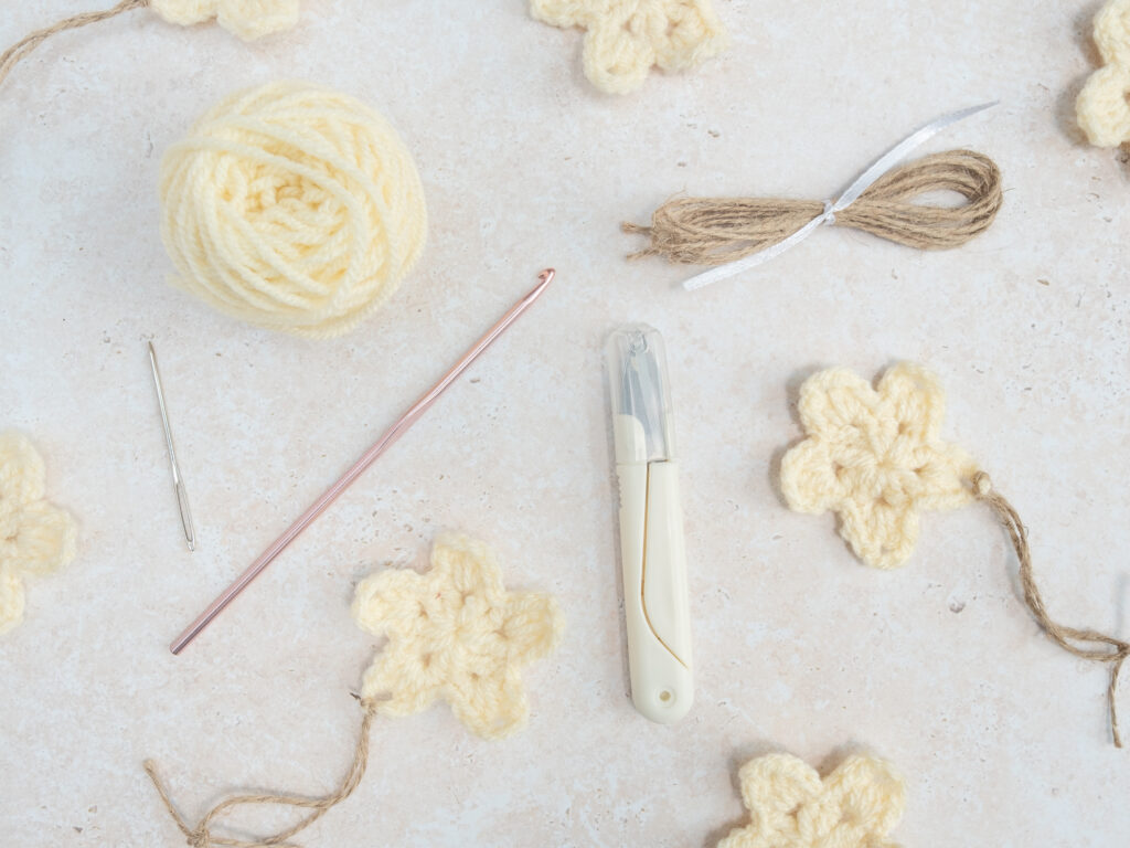Beginner Crochet Star Garland Kit | Cream Yarn, Hook, Twine (Learn DIY Craft)
