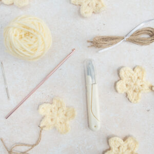 Beginner Crochet Star Garland Kit | Cream Yarn, Hook, Twine (Learn DIY Craft)